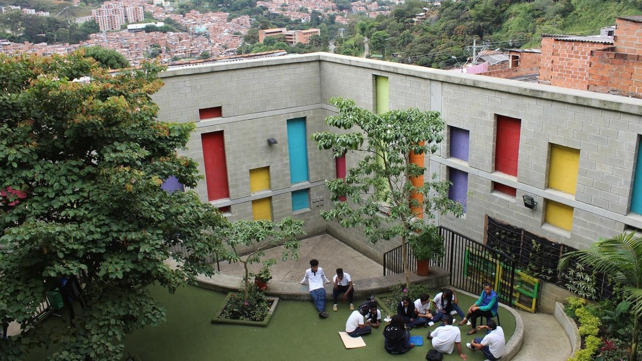 Die Schule Caminos de Paz in Medellin setzt auf Integration der afrokolumbianischen Kinder.