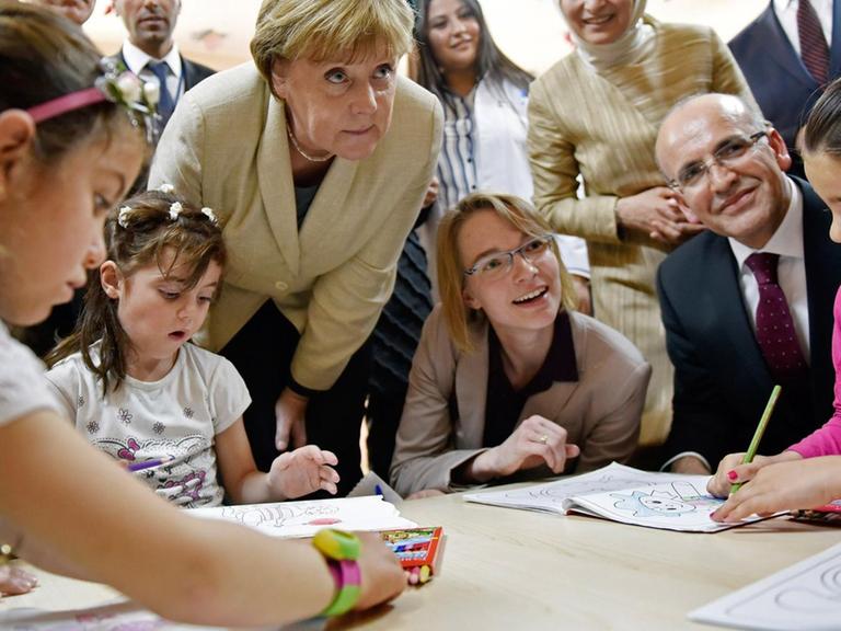 Bundeskanzlerin Angela Merkel im türkischen Flüchtlingslager Nizip.