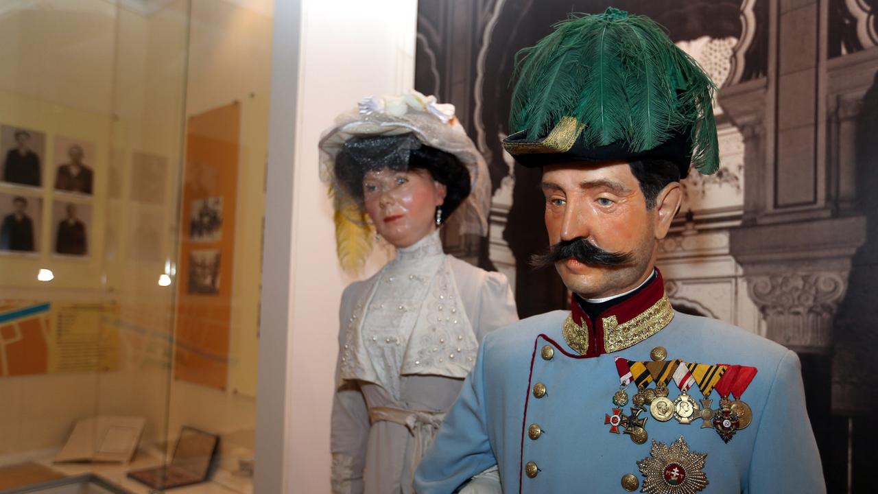 Franz Ferdinand und seine Frau Sophie als Wachsfigur in einem Museum in Sarajevo Franz Ferdinand und seine Frau Sophie als Wachsfigur in einem Museum in Sarajevo