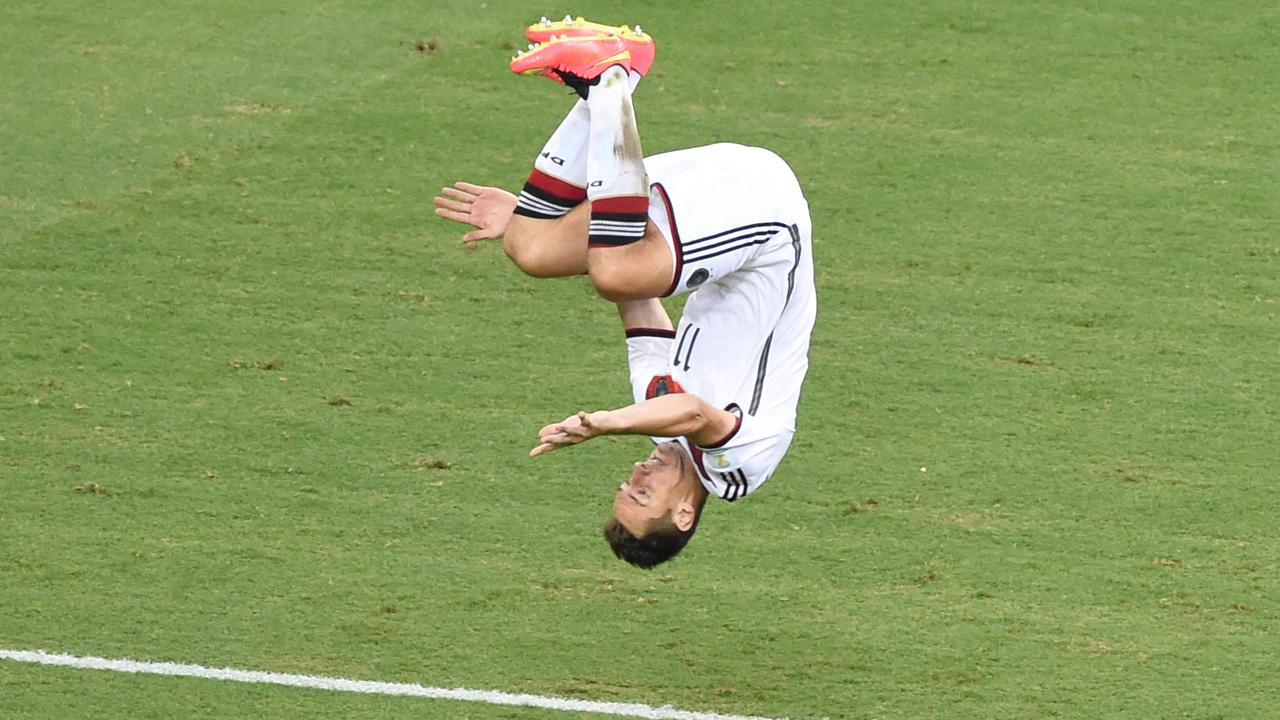 Der deutsche Fußball-Nationalspieler Miroslav Klose nach seinem Tor gegen Ghana bei der FIFA WM in Brasilien Der deutsche Fußball-Nationalspieler Miroslav Klose nach seinem Tor gegen Ghana bei der FIFA WM in Brasilien