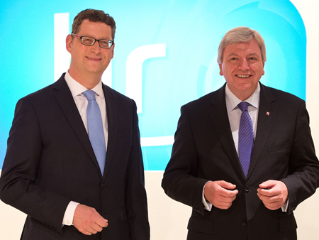 Thorsten Schäfer-Gümbel (SPD) (links) und Volker Bouffier (CDU) bei der Aufzeichnung eines TV-Duells