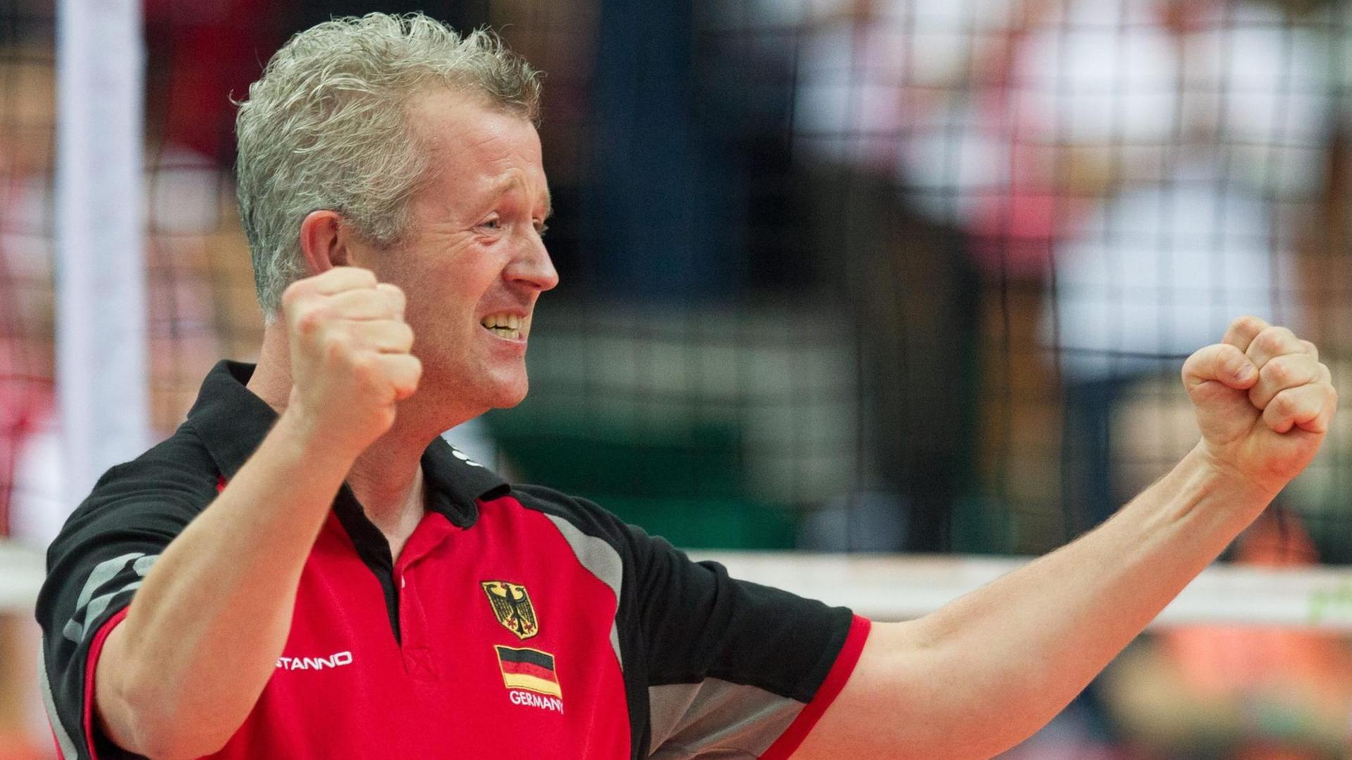 Volleyball-Bundestrainer Vital Heynen jubelt.