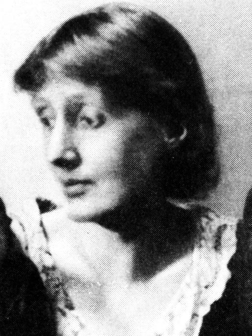 Eine Porträtaufnahme der britischen Schriftstellerin Virginia Woolf (1882-1941) Eine Porträtaufnahme der britischen Schriftstellerin Virginia Woolf (1882-1941)