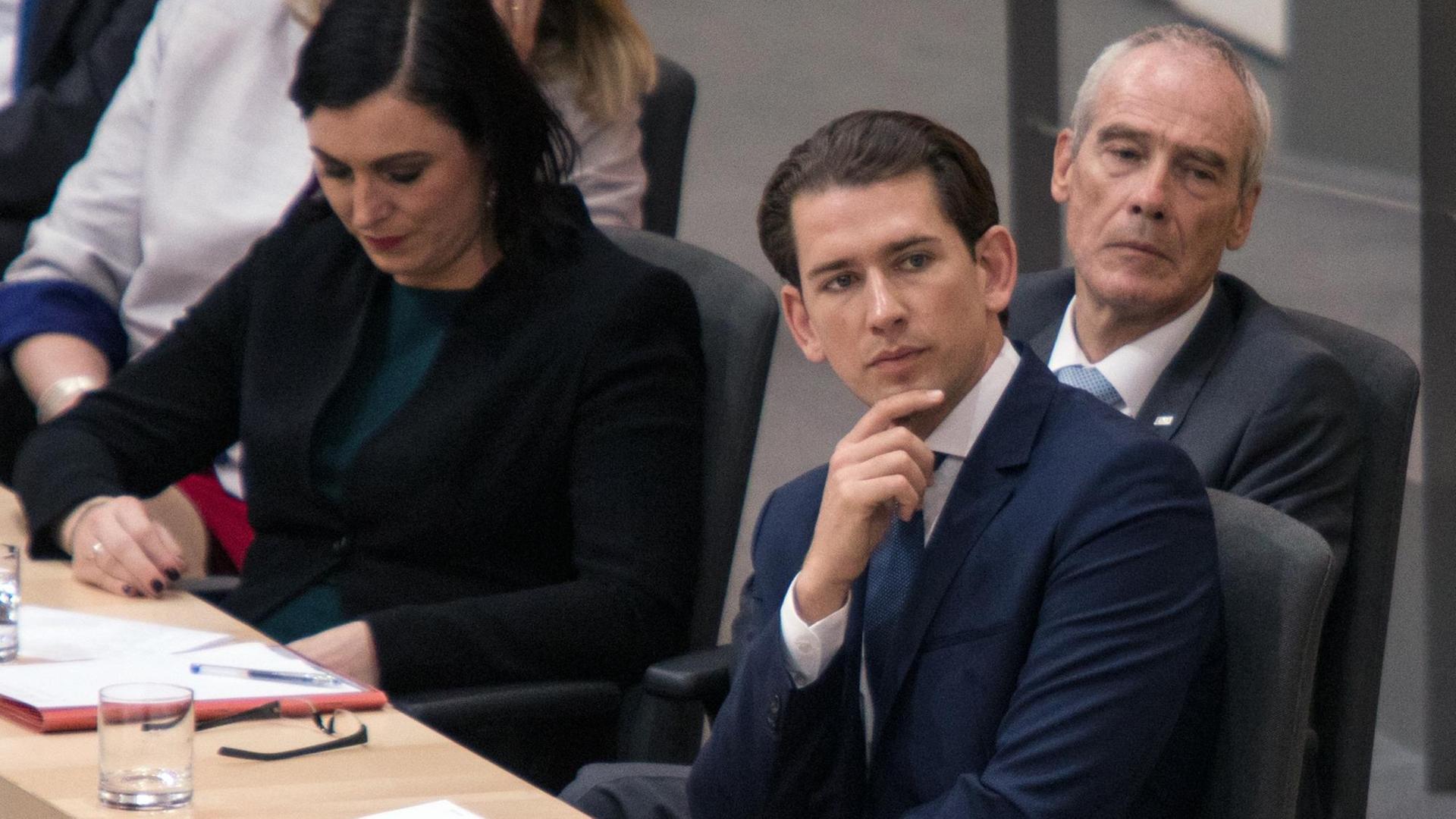 Sebastian Kurz nachdenklich bei der Parlamentssitzung, in der über einen Misstrauensantrag gegen den bisherigen Bundeskanzler entschieden wird. Sebastian Kurz nachdenklich bei der Parlamentssitzung, in der über einen Misstrauensantrag gegen den bisherigen Bundeskanzler entschieden wird.