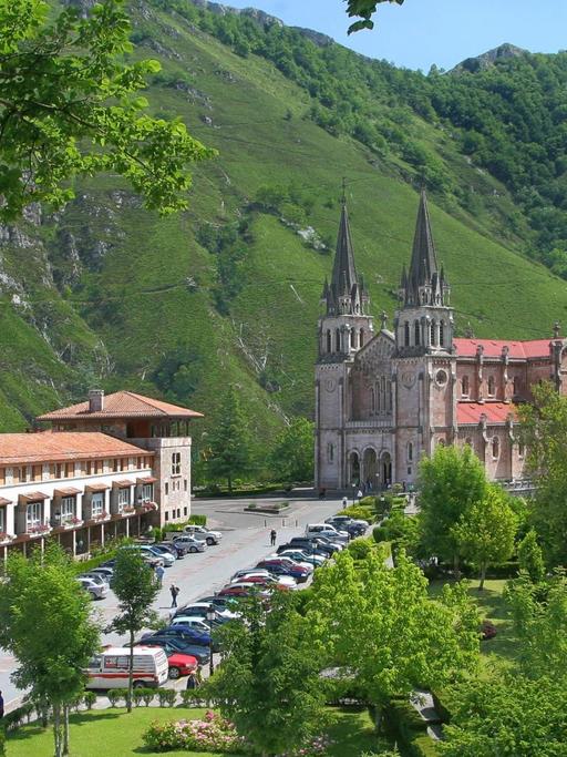 Ein beliebter Marien-Wallfahrtsort in Spanien und eine Station am Jakobsweg ist Covadonga im Nationalpark Picos de Europa in Asturien.