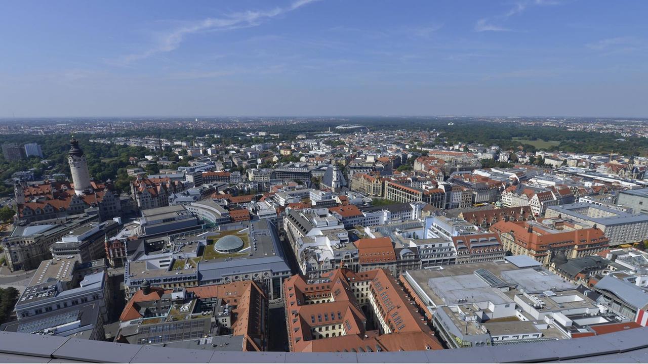 Panorama Leipzigs von der Ausssichtsplattform City-Hochhaus in Leipzig, Sachsen.