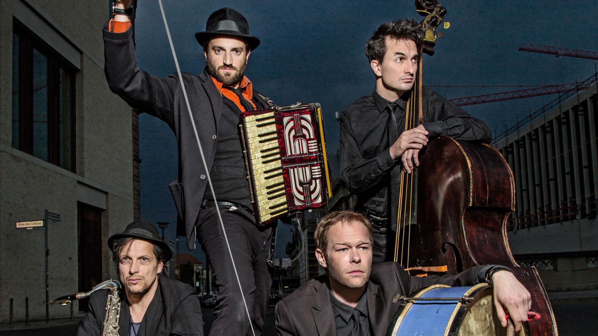 Daniel Kahn & The Painted Bird: Christian Dawid, Daniel Kahn, Hampus Melin, Michael Tuttle (vlnr).