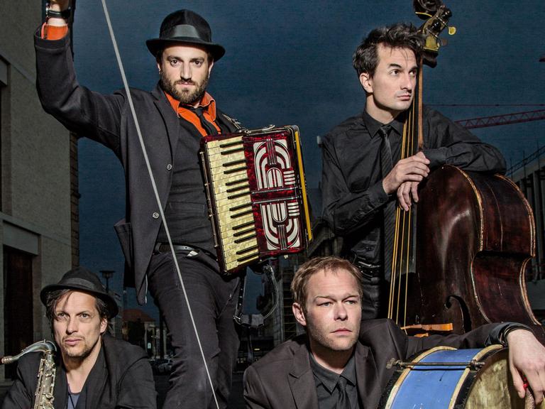 Daniel Kahn & The Painted Bird: Christian Dawid, Daniel Kahn, Hampus Melin, Michael Tuttle (vlnr).