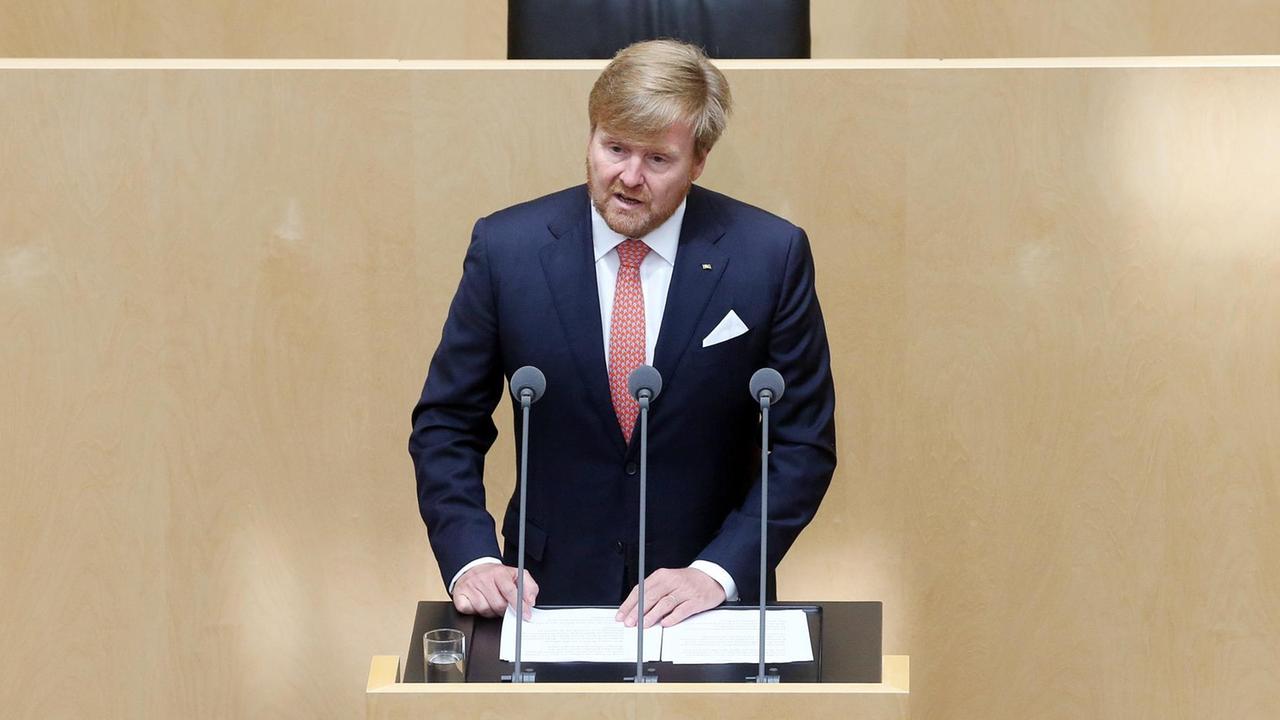 König Willem-Alexander der Niederlande hält im Bundesrat eine Rede.