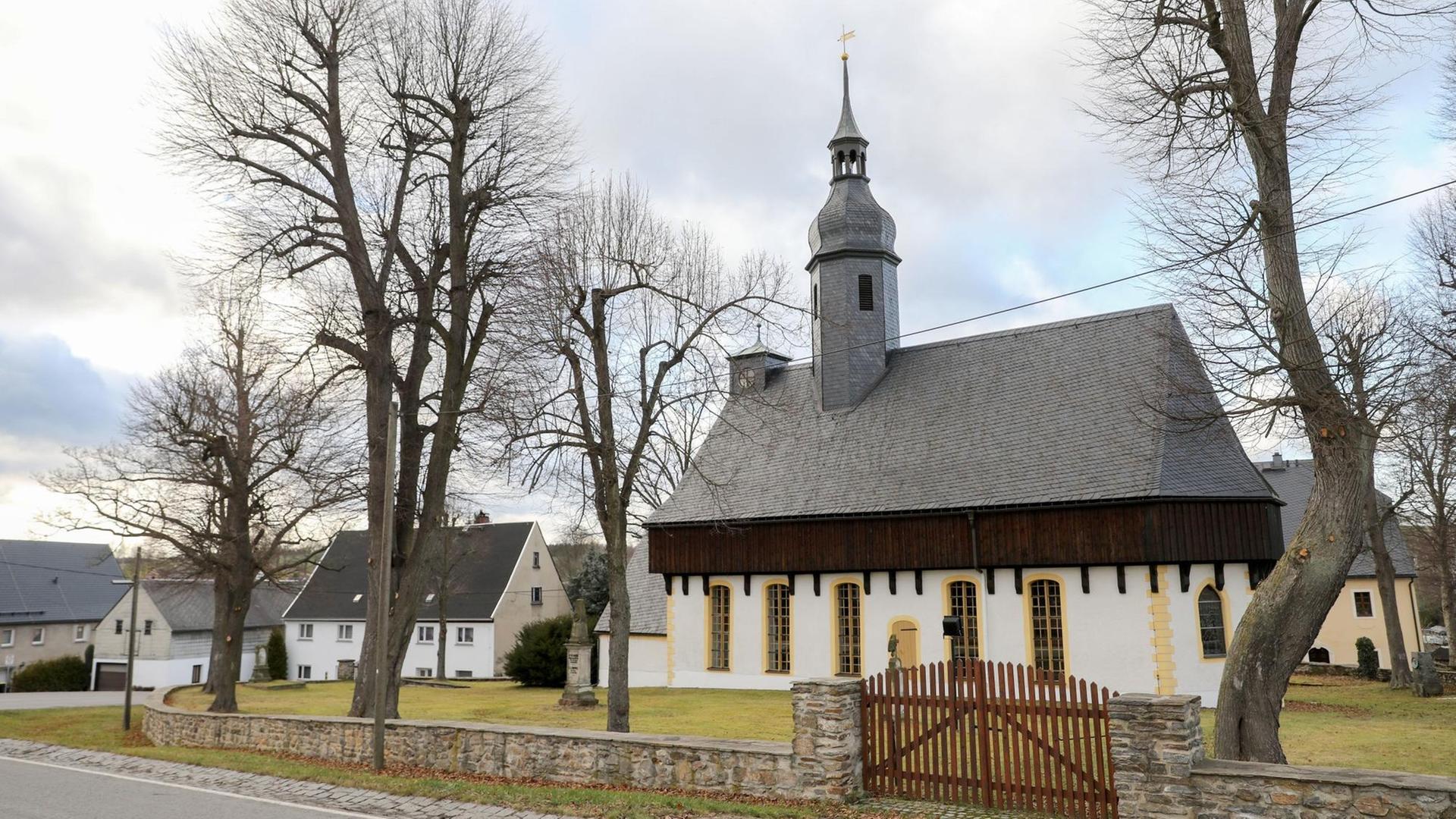 Das Foto zeigt die "Wehrgangskirche Mittelsaida" in Sachsen.