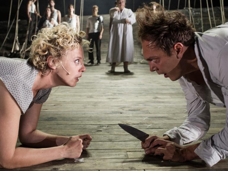 Hunger. Trilogie meiner Familie 3, mit Rafael Stachowiak (rechts), Patrycia Ziolkowska (links)
