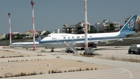 Flugzeuge der ehemaligen staatlichen Fluggesellschaft Olympic auf dem alten Athener Flughafen in Elliniko