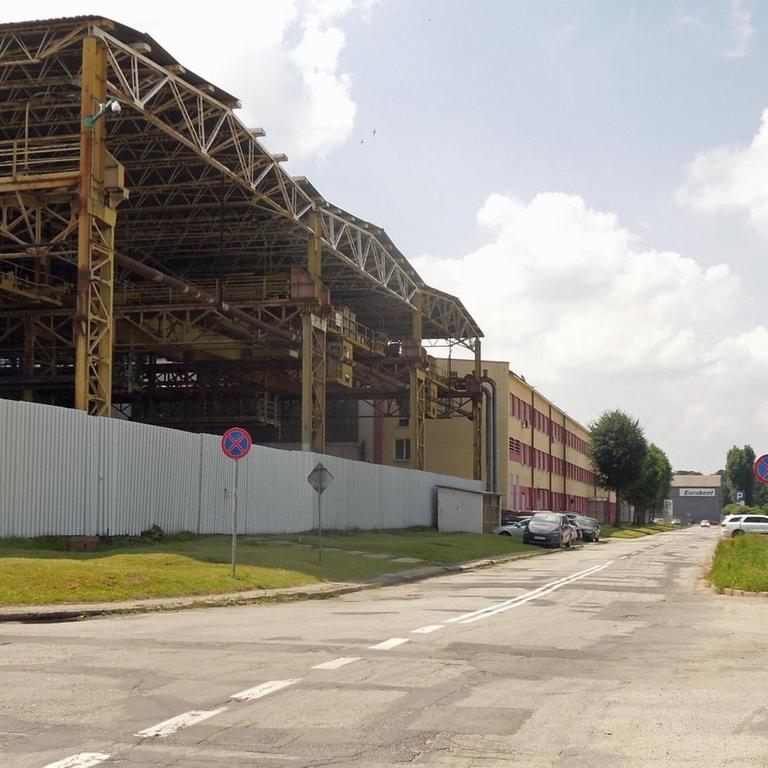 Verwaiste Produktionshallen in Swidnica zeugen vom Verfall der Industrieregion bei Walbrzych in den 90er-Jahren