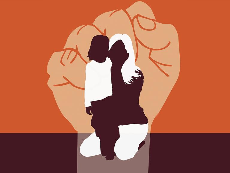Mutter und Kind mit großer Faust im Hintergrund (Illustration)