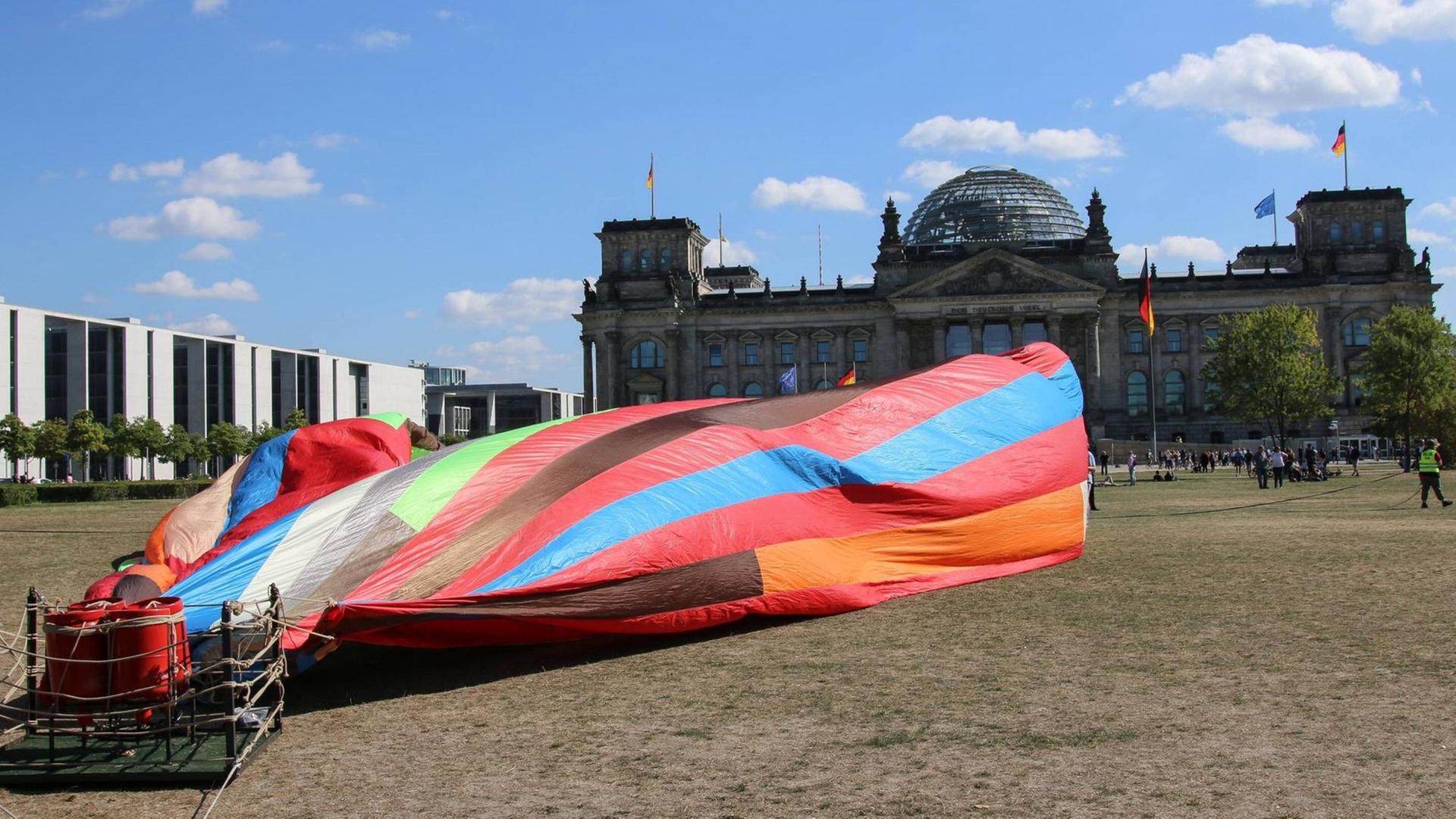 Fluchtballon aus der damaligen DDR zum Kinofilm Ballon in Berlin