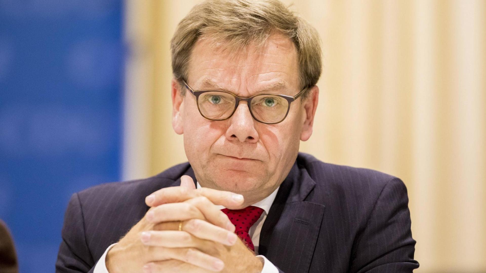 Der CDU-Außenpolitiker Dr. Johann Wadepuhl in einer Porträtaufnahme