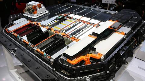 Eine Lithium-Ionen-Batterie aus 35-Zell-Modulen. In Bitterfeld will ein amerikanisches Unternehmen künftig Batterien für Elektroautos produzieren.