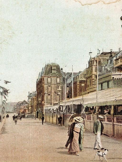 Alte Postkarte mit einer Abbildung der Promenade in Cabourg