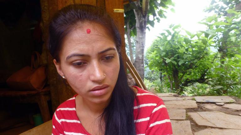 Die 20-jährige Studentin Sarita - ihr Heimatdorf im Distrikt Sindhupalchowk nordöstlich von Kathmandu wurde bei den Erdbeben 2015 völlig zerstört.