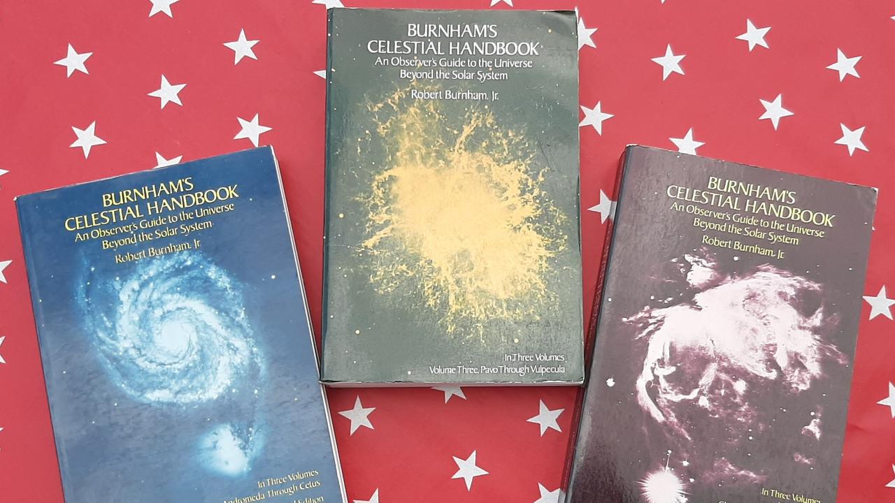 Der Bücherhimmel für Amateurastronomen: Die drei Bände von Burnham's Celestial Handbook