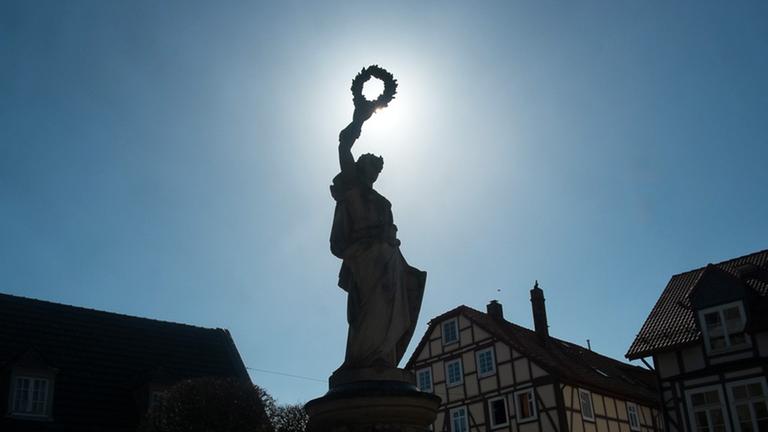 Die "Waldeccia"-Statue im Herzen von Korbach