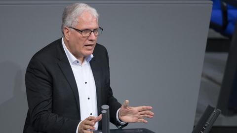 Ottmar von Holtz (Bündnis90/Die Grünen) spricht bei der Plenarsitzung im Deutschen Bundestag