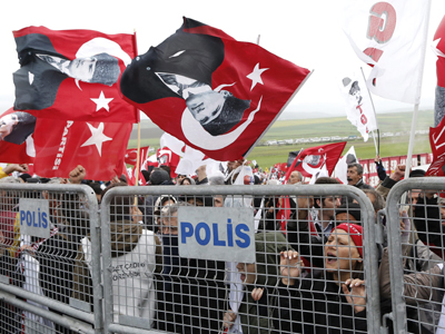 Proteste gegen den bevorstehenden Ergenekon-Prozess in Istanbul