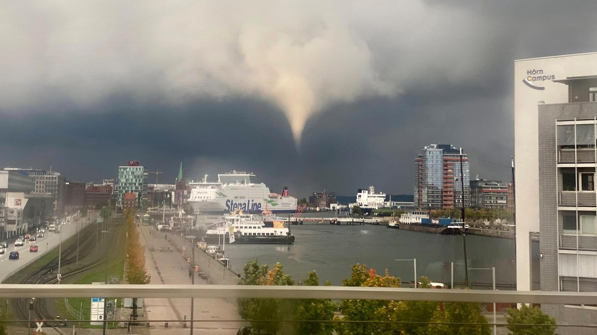 Eine Wind-Hose über der Stadt Kiel verletzte 7 Menschen 