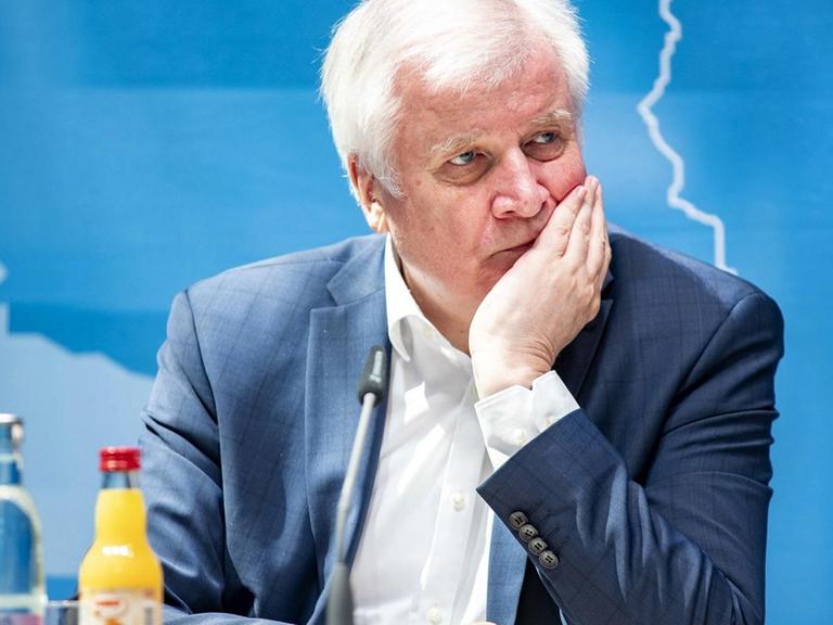 Innenminister Horst Seehofer während einer Pressekonferenz.