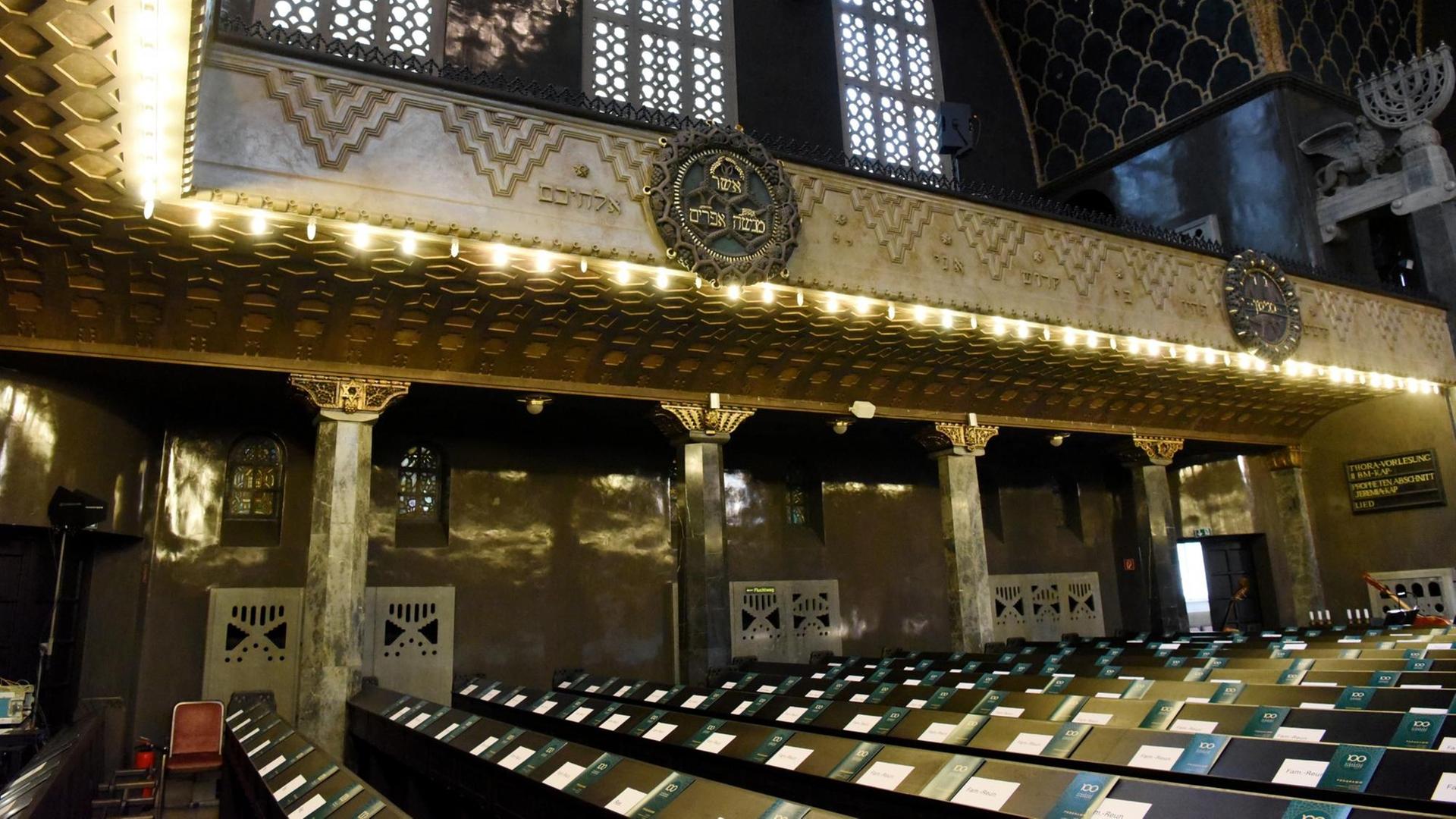 Blick in die von dem jüdischen Architekten Fritz Landauer zwischen 1914 und 1917 erbaute Augsburger Synagoge. Blick in die von dem jüdischen Architekten Fritz Landauer zwischen 1914 und 1917 erbaute Augsburger Synagoge.