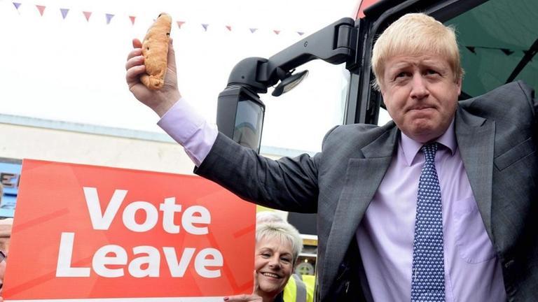 Der ehemalige Bürgermeister von London, Boris Johnson, posiert zum Start der "Vote Leave" Bus Tour in St. Austell, Cornwall, am 11. Mai 2016. Boris Johnson unterstützt die Brexit Kampagne mit einem Bus.