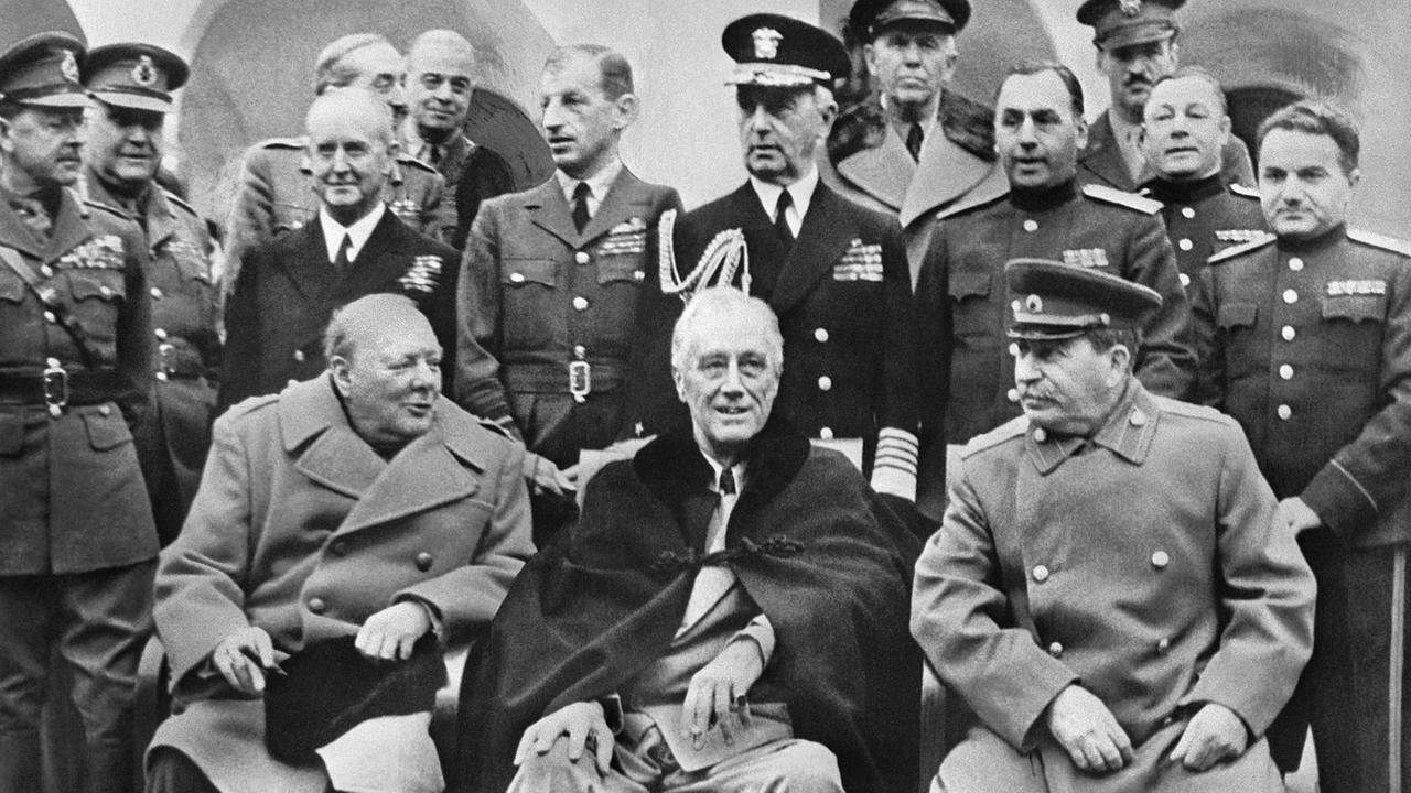 Churchill, Roosevelt und Stalin bei der Konferenz von Jalta, 1945