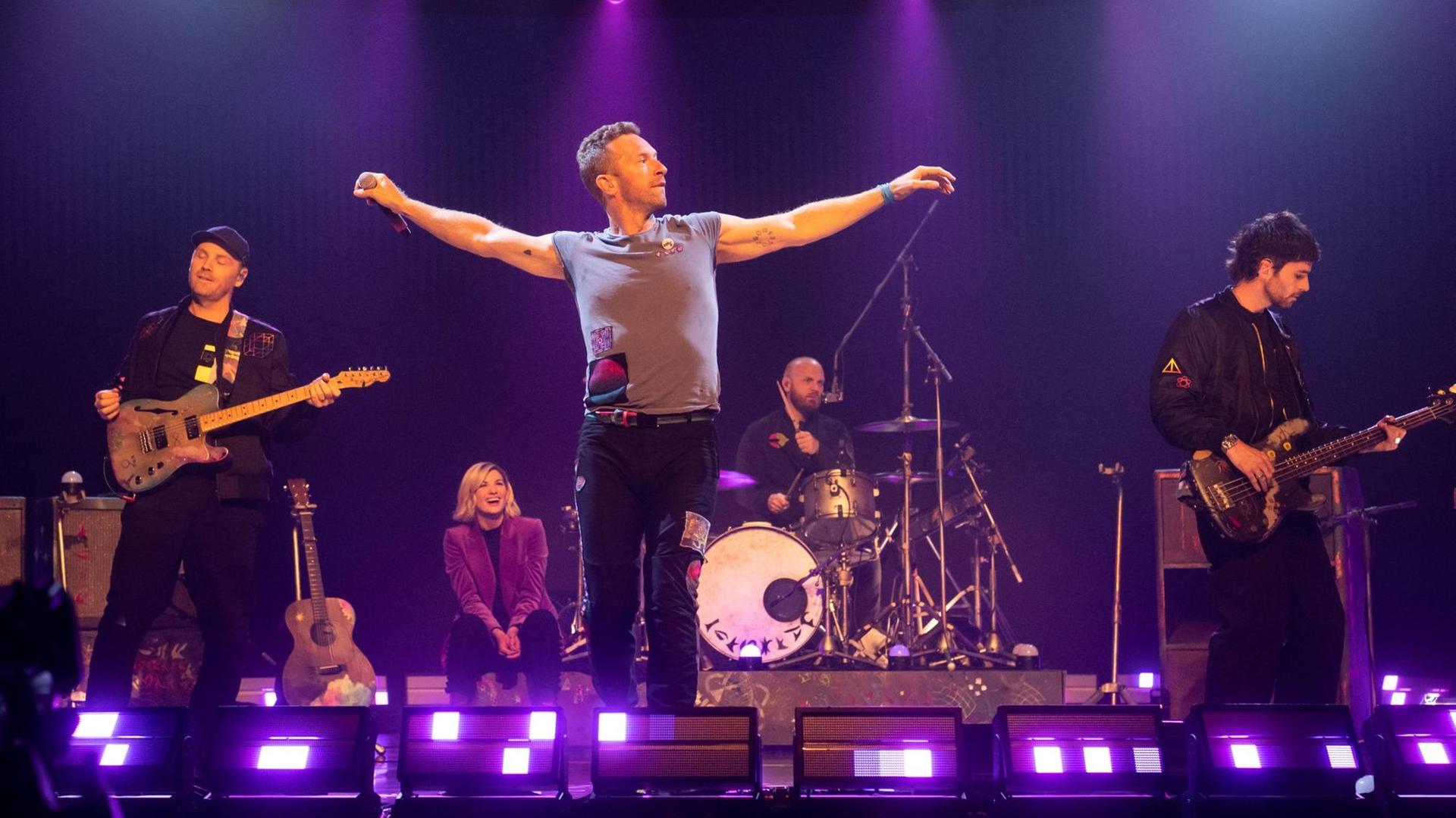 Coldplay auf der Bühne bei der "Graham Norton Show" von BBC in London.