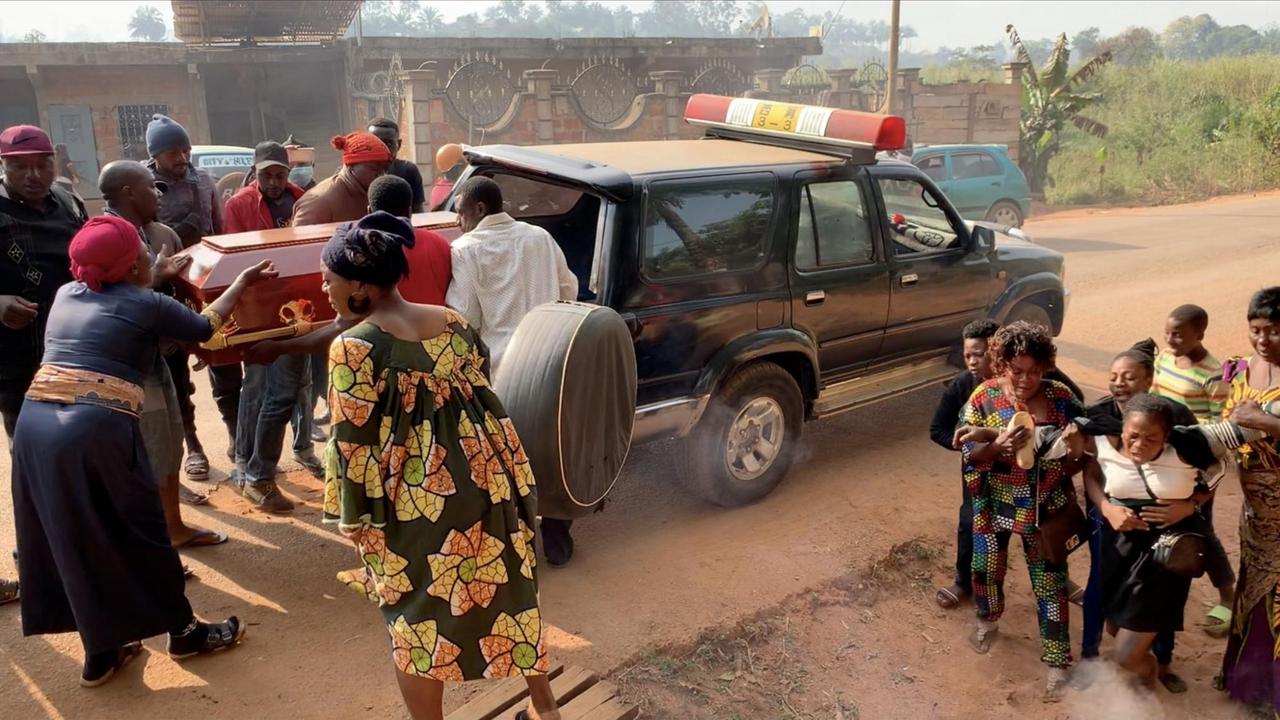 Opfer des Bürgerkriegs in Kamerun: die Beerdigung des achtjährigen Nsoh