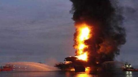 Die am 1. April 2015 havarierte Öl-Plattform Abkatun im Golf von Mexiko.