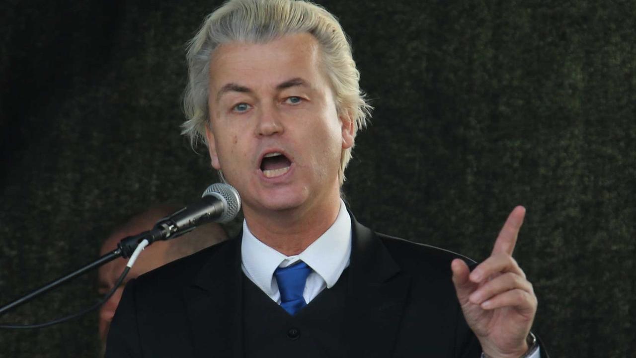Der niederländische Rechtspopulist Geert Wilders spricht am 13.04.2015 auf einer Kundgebung des islamkritischen Pegida-Bündnisses in Dresden.