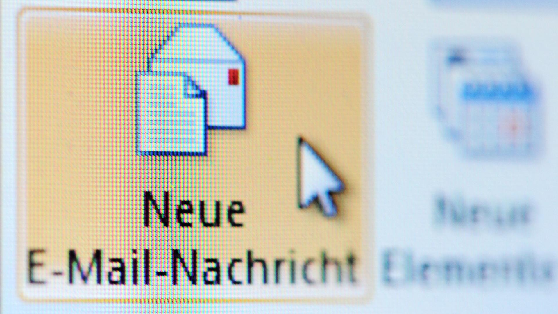Das Symbol "Neue E-Mail-Nachricht" wird auf einem Computer Monitor angezeigt.