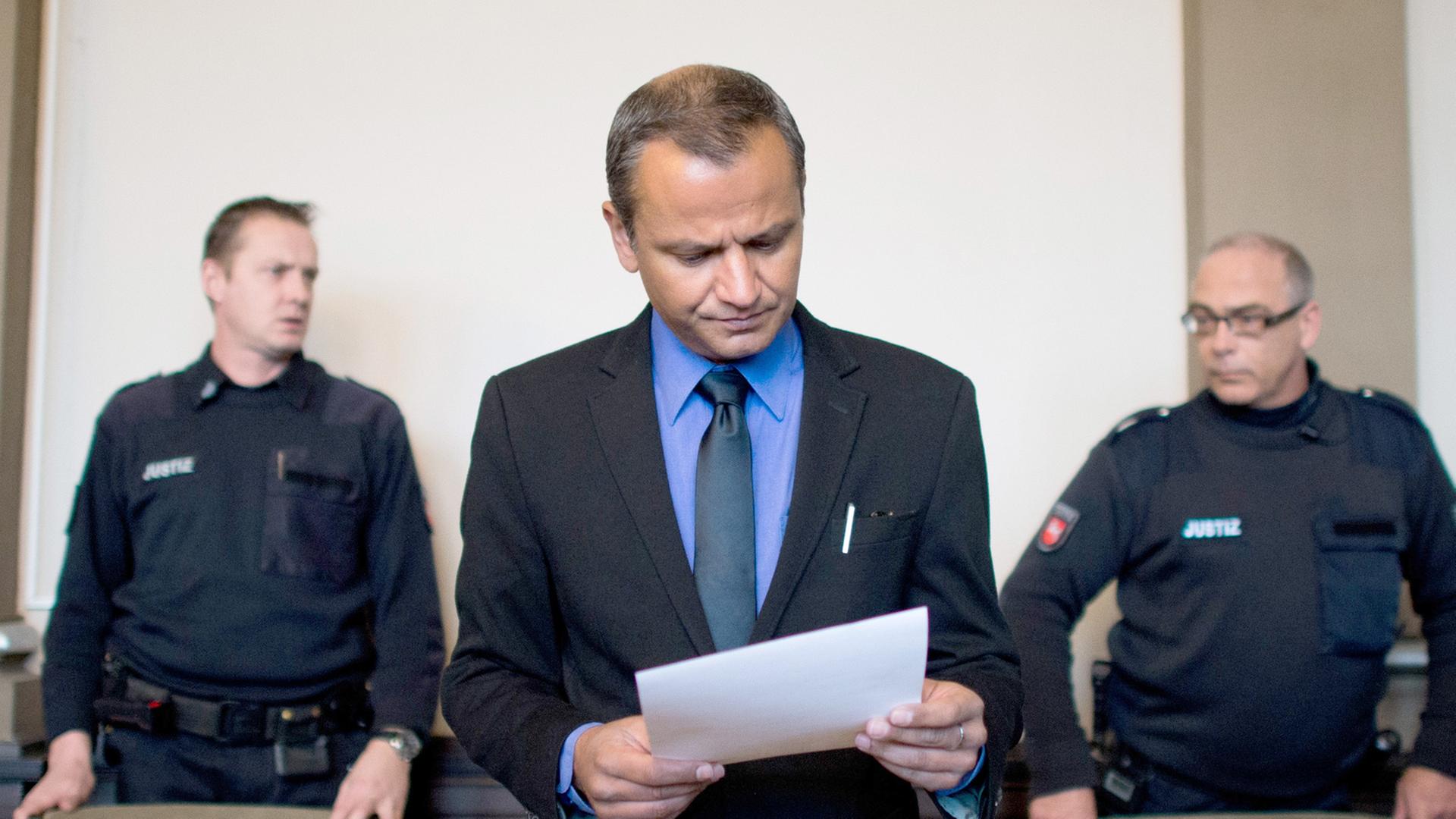 Der frühere SPD-Bundestagsabgeordnete Sebastian Edathy am 02.03.2015 im Landgericht in Verden.