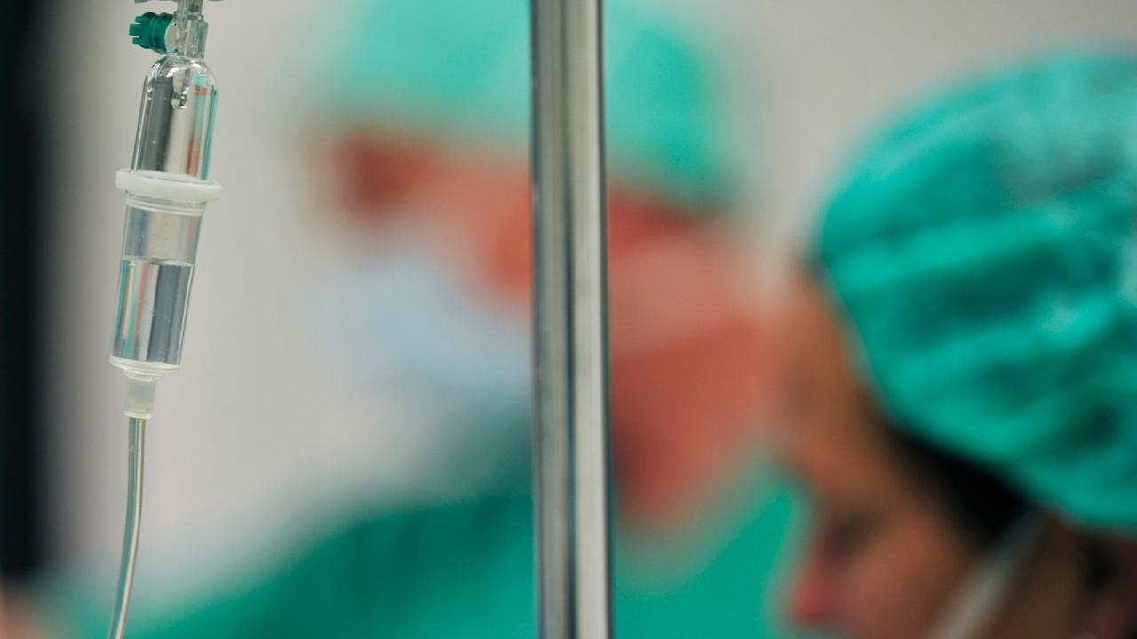 Das Foto zeigt die Vorbereitung und Nachbehandlung des endoskopischen Eingriffs