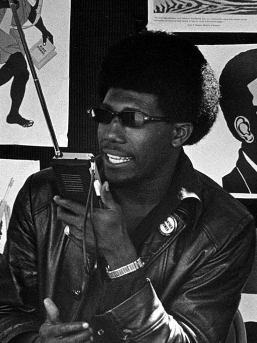 Stand der Black Panthers beim BlackFestival in Marin City, Kalifornien, aus einem Foto-Essay über die Black Panthers, 1968, Schenkung Pirkle Jones Foundation