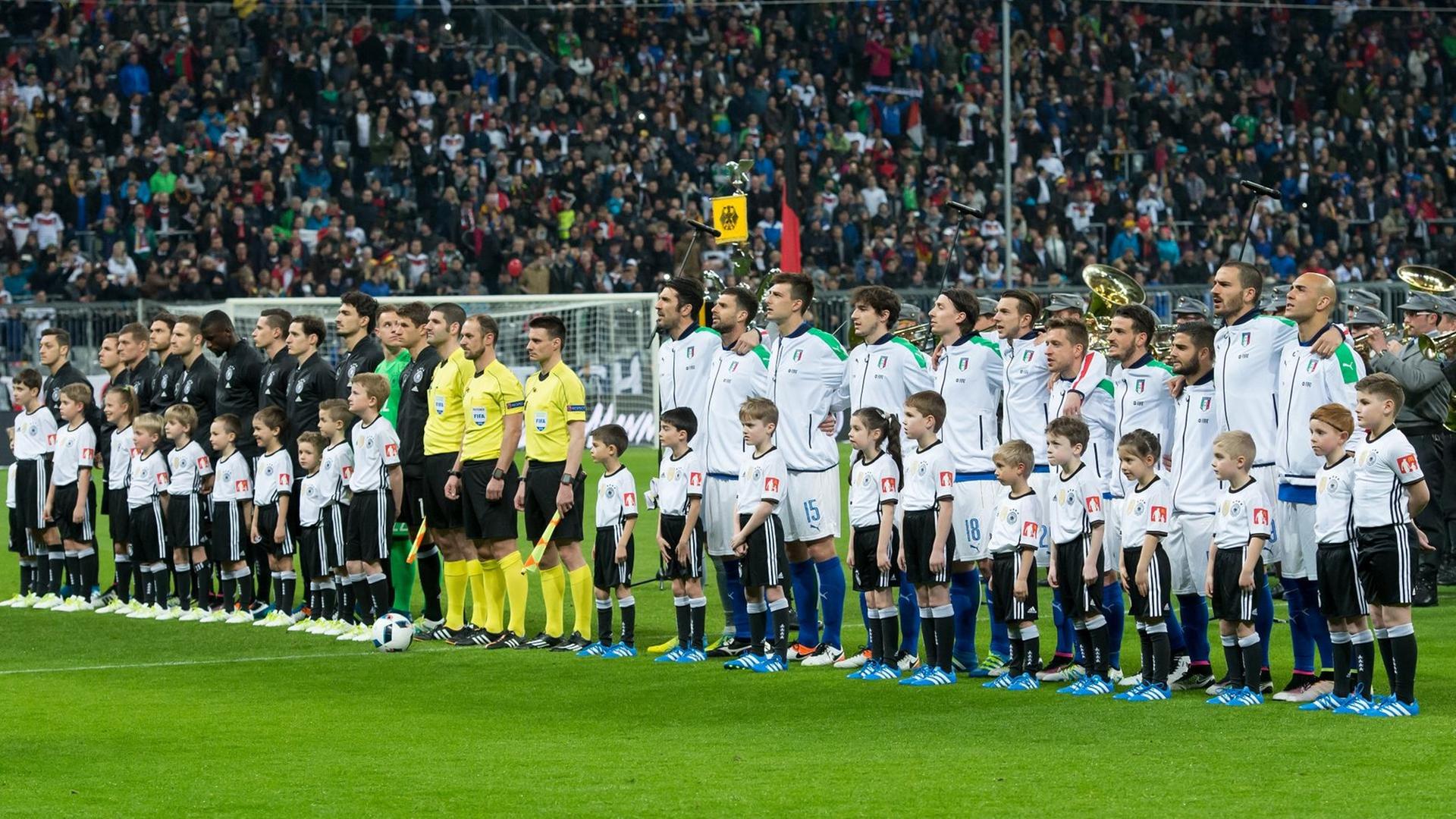 Fußball Länderspiel: Deutschland - Italien am 29.03.2016 in der Allianz Arena in München (Bayern).