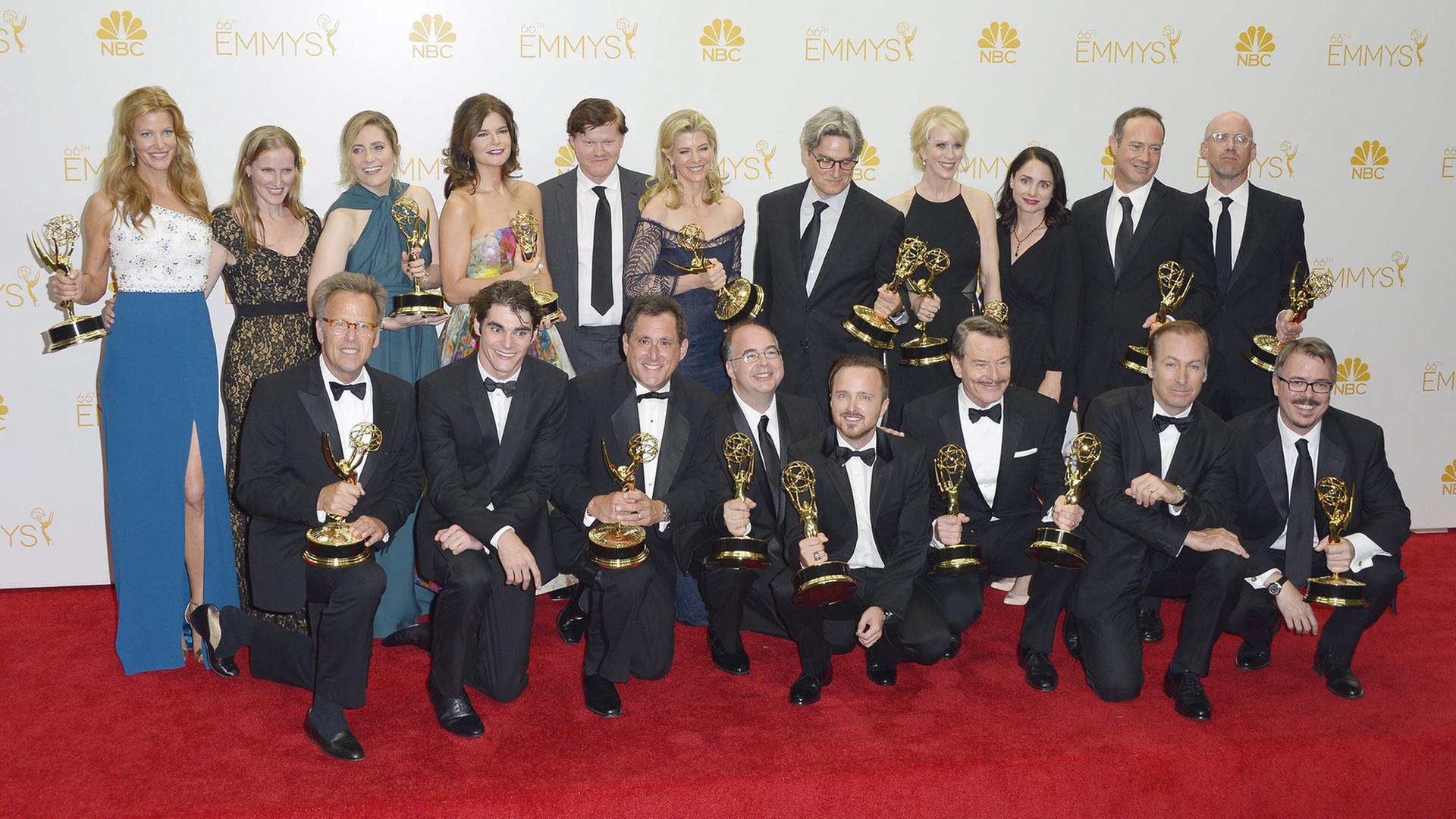 Mitglieder der Filmbesetzung und der Produktion von "Breaking Bad" bei der 66. Verleihung der Emmys in Los Angeles