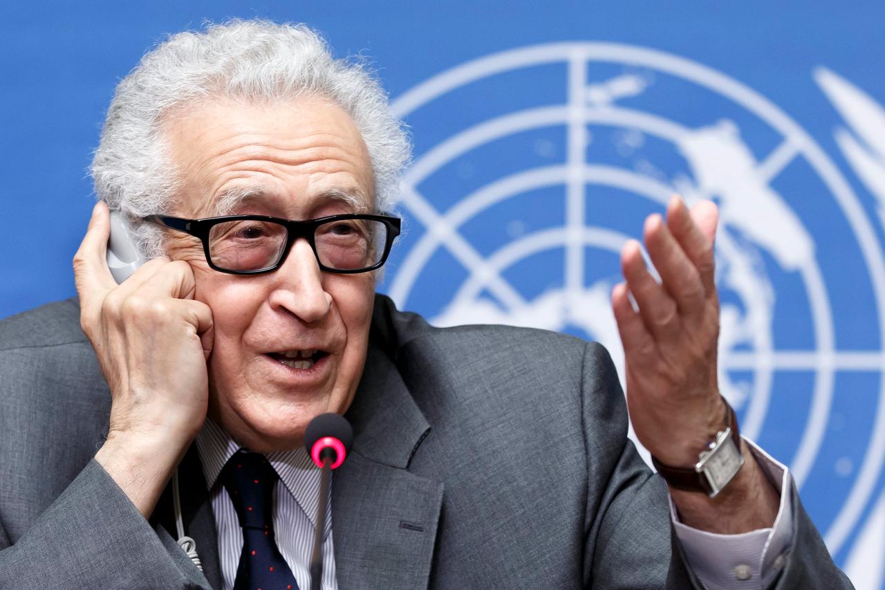 Der Syrien-Sondergesandte der UNO, Lakhdar Brahimi, spricht am 24.01.2014 auf einer Pressekonferenz in Genf über den Stand der Gespräche.