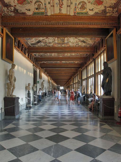 Ein Blick in das Kunstmuseum Uffizien (Galleria degli Uffizi), aufgenommen am 21.07.2015 in Florenz (Toskana) Italien.