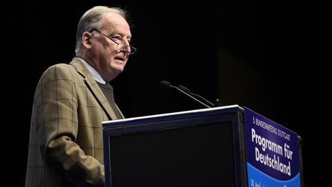 Der stellvertretende AfD-Vorsitzende Alexander Gauland hält eine Rede auf dem Bundesparteitag der AfD in Stuttgart.