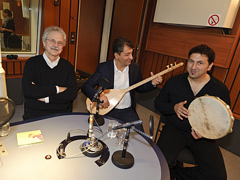 Der Schriftsteller Paul Maar und die Musiker Ibrahim Sarialtin und Murat Coşkun im Studio von Deutschlandradio Kultur.