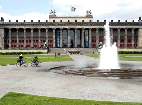 Blick auf das Alte Museum auf der Museumsinsel in Berlin