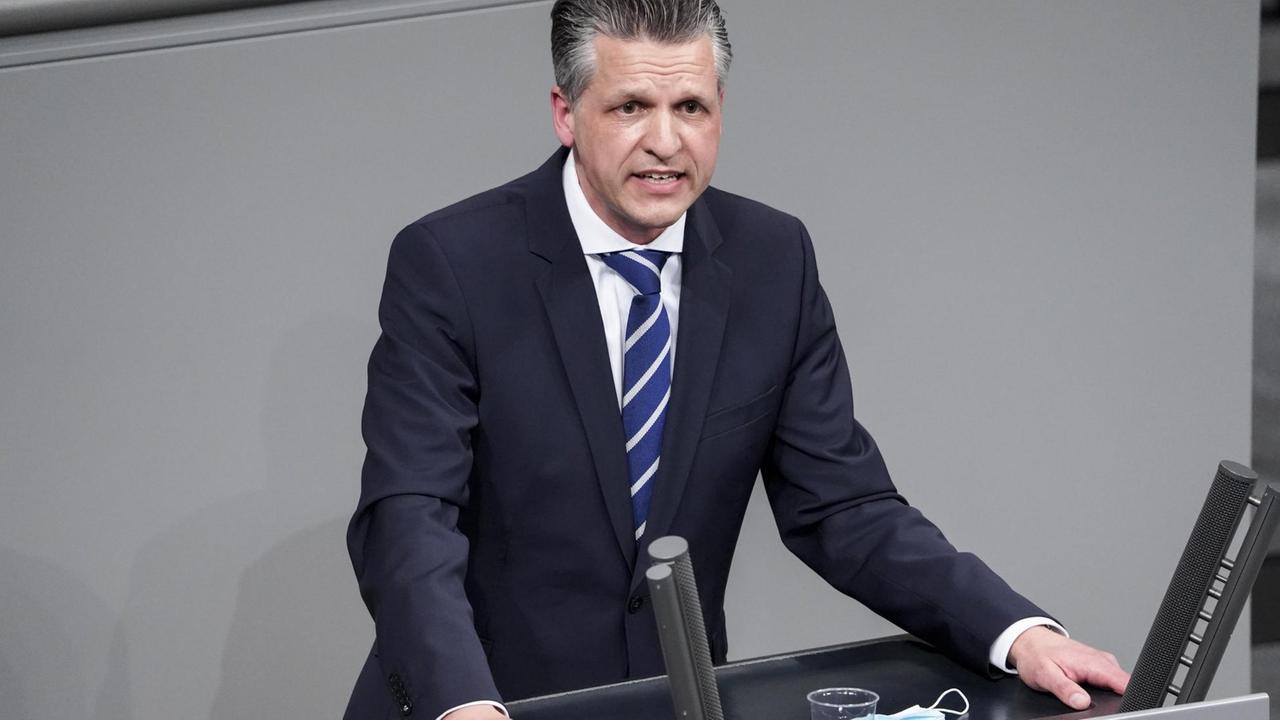 Aktuell, 24.03.2021, Berlin, Thorsten Frei im Portrait bei seiner Rede Asylverfahren an EU-AuÃengrenzen bei der 217. Sitzung des Deutschen Bundestag in Berlin