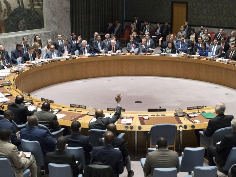  Das Bild zeigt den UNO-Sicherheitsrat im April 2018 bei einer Dringlichkeitssitzung zum Krieg in Syrien.