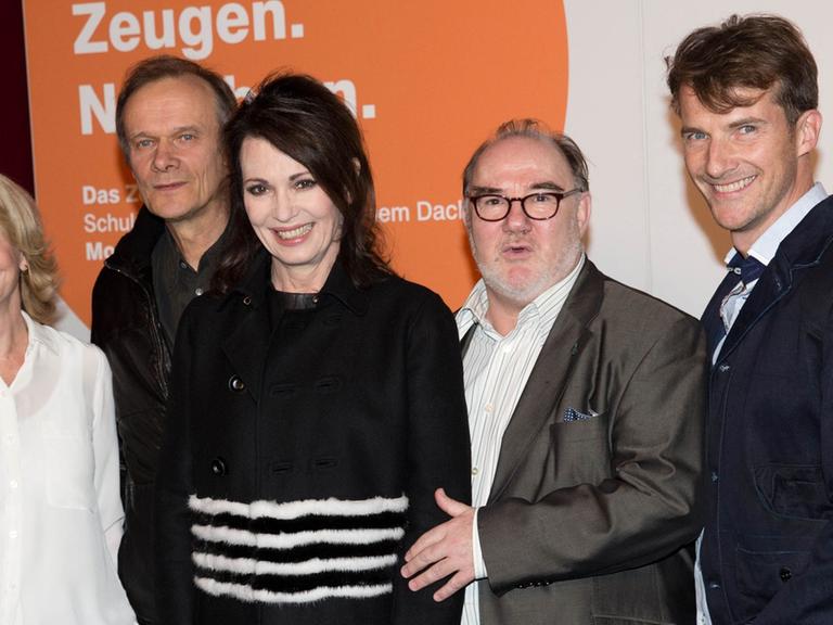 Die Schauspieler Gisela Schneeberger, Edgar Selge, Iris Berben, Udo Samel und Jeff Burrell präsentieren den ZDF-Film "Das Zeugenhaus", der am 24. November ausgestrahlt wird.